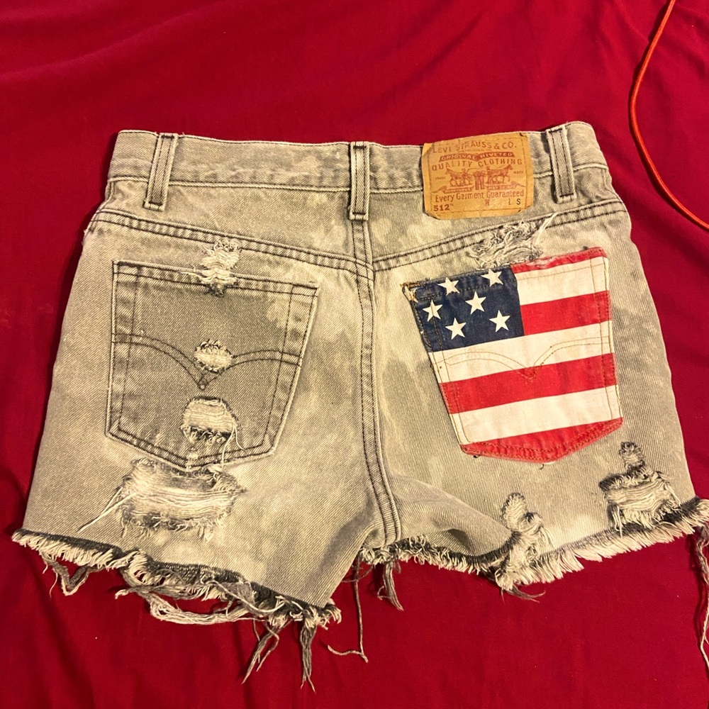 Levi's Distressed Women's Denim Shorts with Flag Pocket - Light Gray